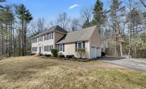 24 Evergreen Ln, Sturbridge, MA 01518