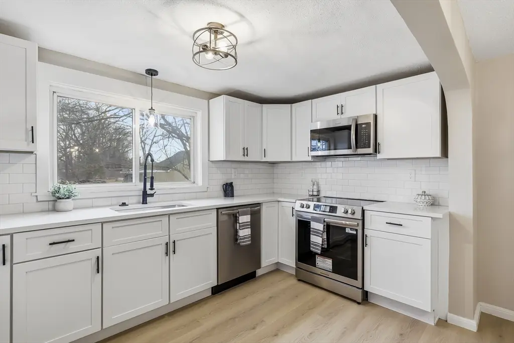 23 Sterling St, Chicopee, MA 01020 - #1