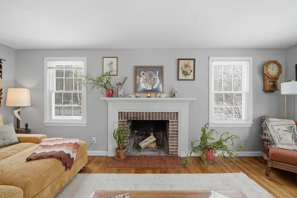 357 Maple Rd, Longmeadow, MA 01106