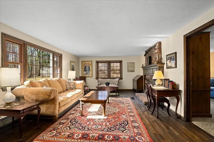 9 Cyndy Ln, Millbury, MA 01527 - #2