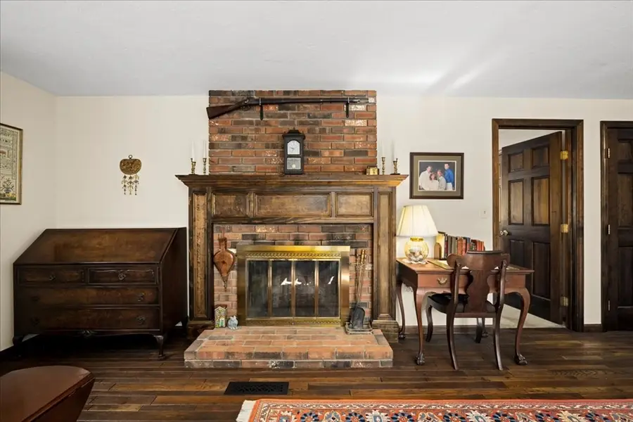 9 Cyndy Ln, Millbury, MA 01527 - #3