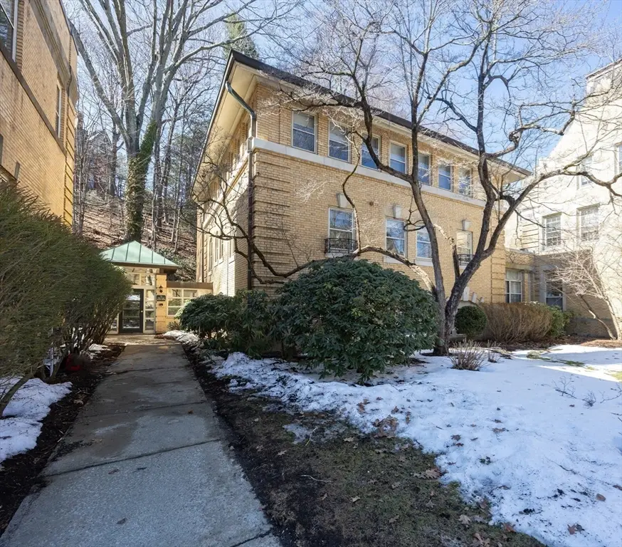 75 Glen Rd #B4, Brookline, MA 02445 - #3