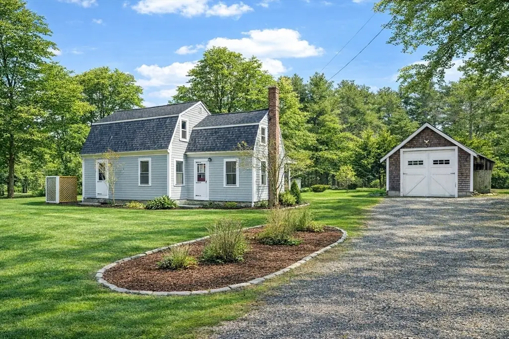 26 Division Rd, Dartmouth, MA 02747 - #1