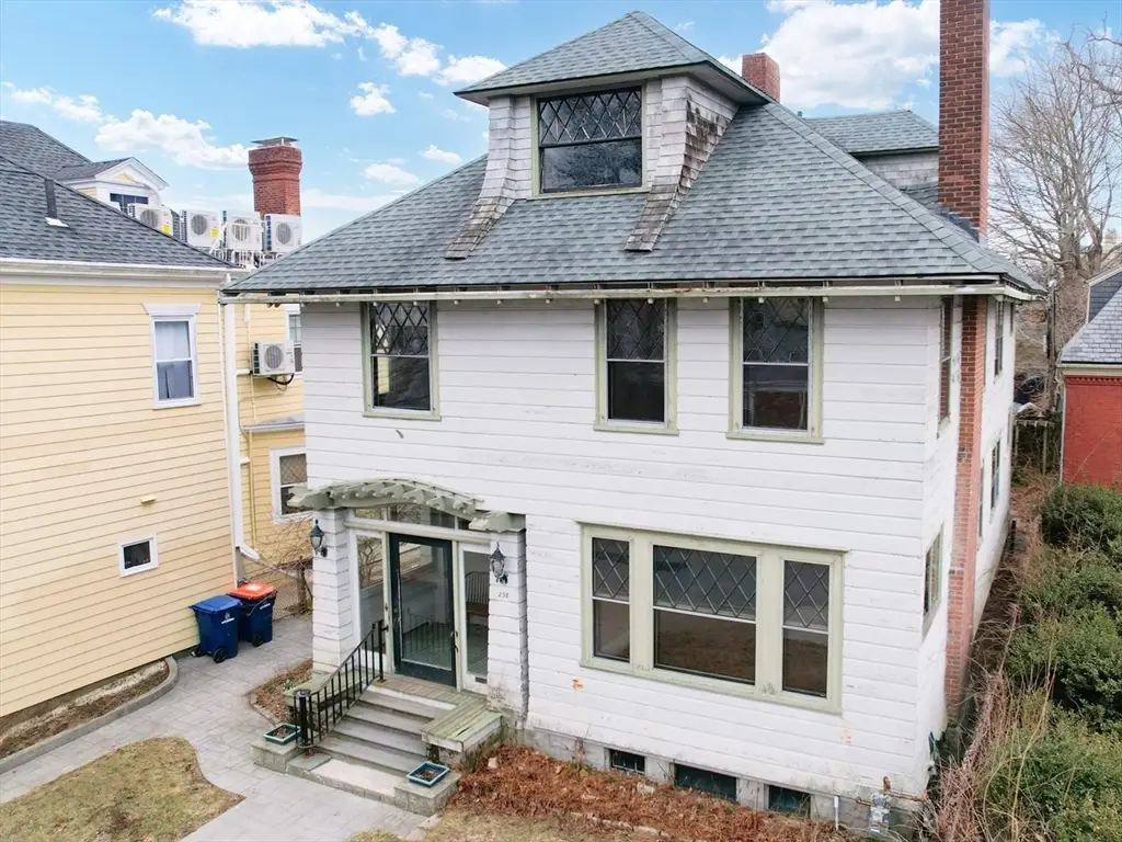 258 Walnut St, New Bedford, MA 02740 - #1