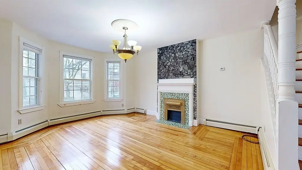 8 Crown Street, Worcester, MA 01609 - #1