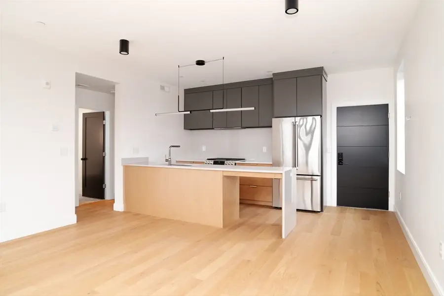 182 Tremont St #5, Somerville, MA 02143 - #3