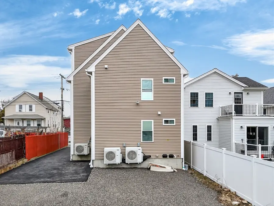 16 Washburn St, New Bedford, MA 02740 - #3