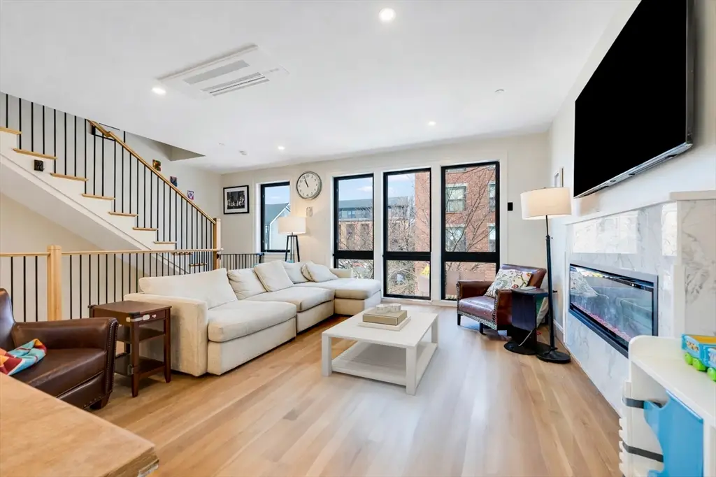 127 Bolton St, Boston, MA 02127 - #1