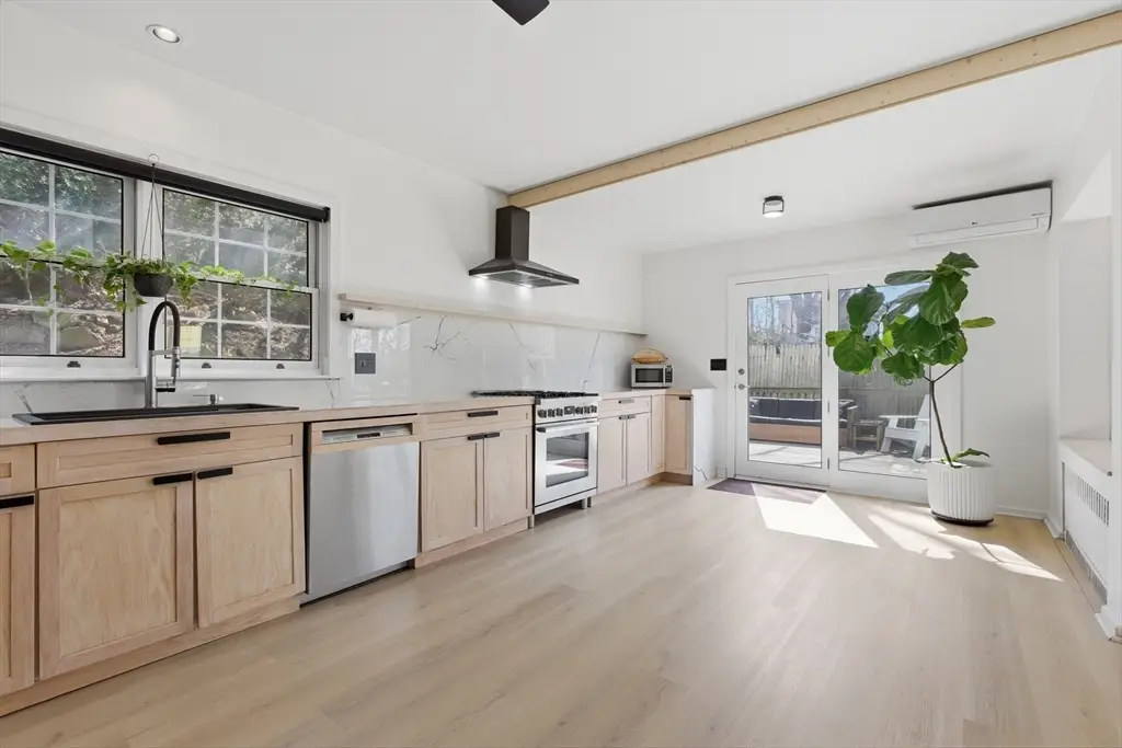 11 Sherwood St #1, Boston, MA 02131 - #1