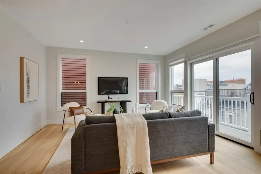 165-167 Bowen Street #3, Boston, MA 02127 - #3