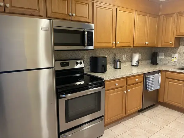 3 Chapel Hill Dr #4, Plymouth, MA 02360