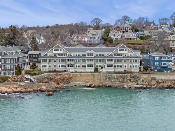 245 Humphrey St #205, Swampscott, MA 01907