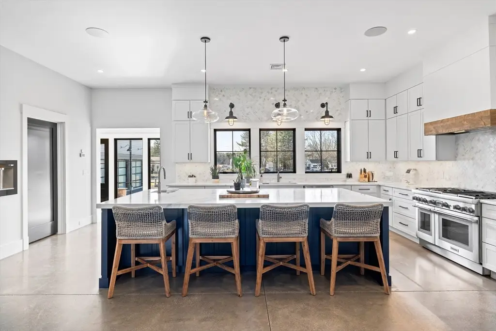 195 Lincoln Rd, Walpole, MA 02081 - #1