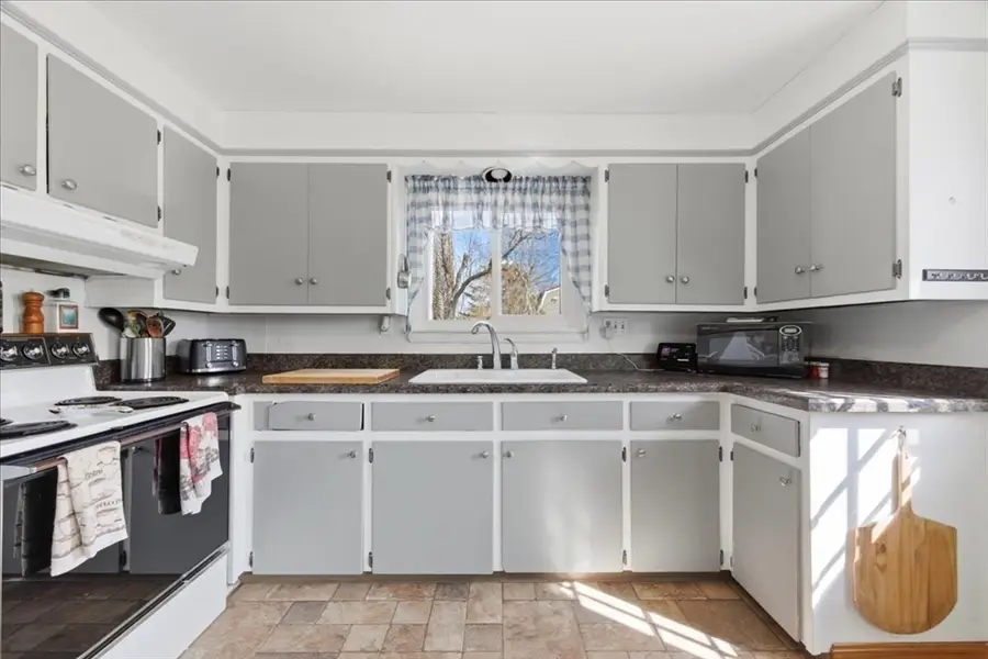 46 Dias Terrace, Somerset, MA 02726 - #3