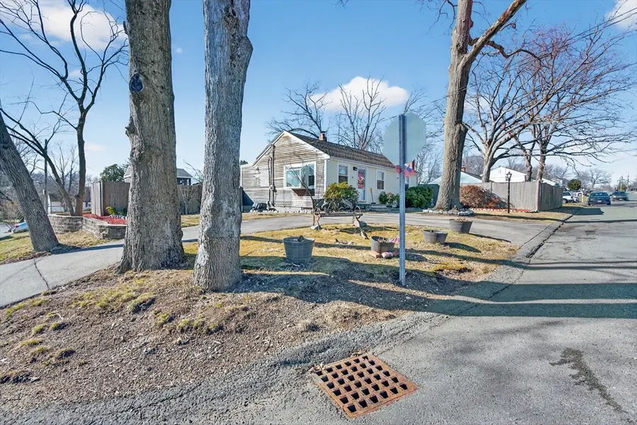 84 Algonquin St, Brockton, MA 02302 - #3