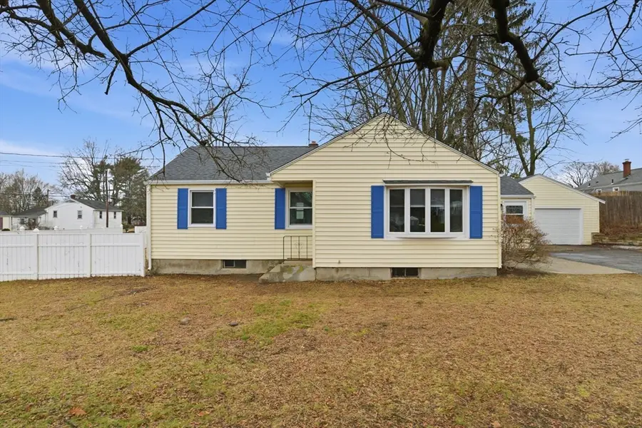 354 Greenaway Dr, Springfield, MA 01109 - #2