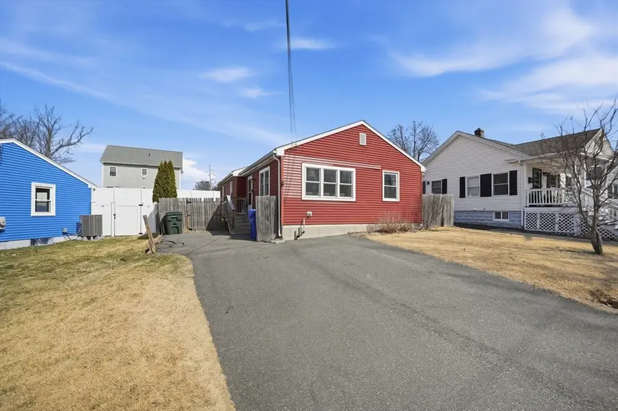 88 Agnes St, Springfield, MA 01118 - #3