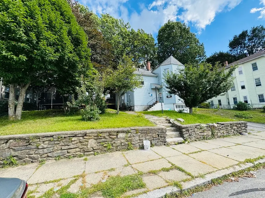 35 Freeland St, Worcester, MA 01608 - #2
