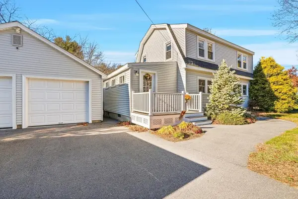 49 Grove St, Upton, MA 01568
