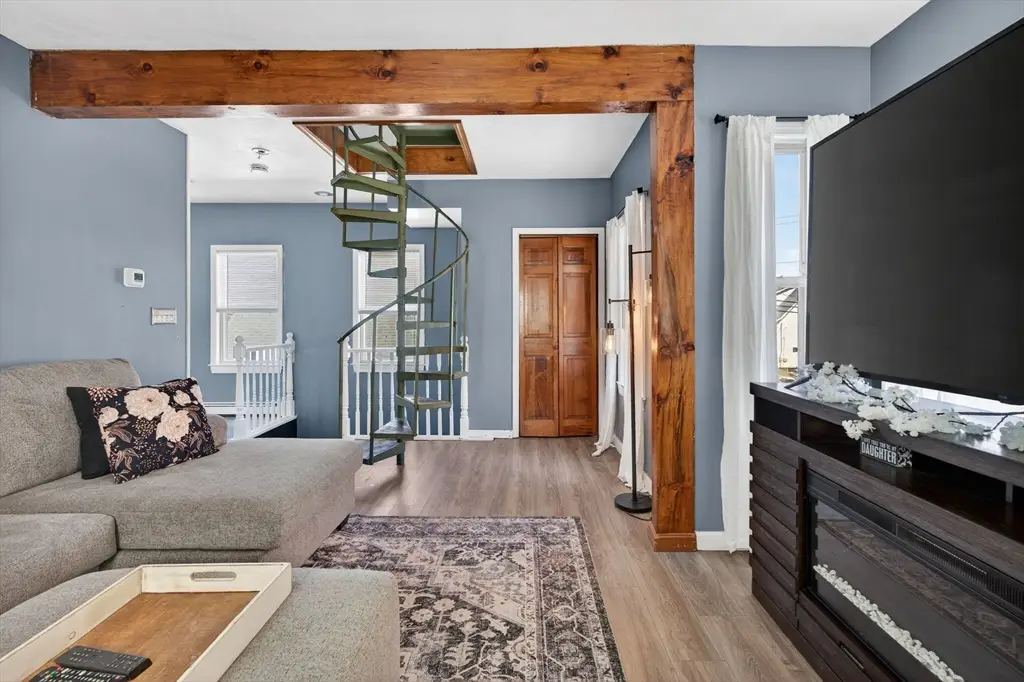 508-510 Lakeview Ave, Lowell, MA 01850 - #1