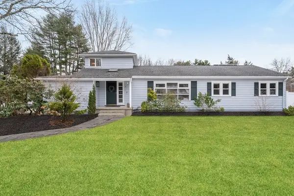 2 Stagecoach Rd, Medfield, MA 02052