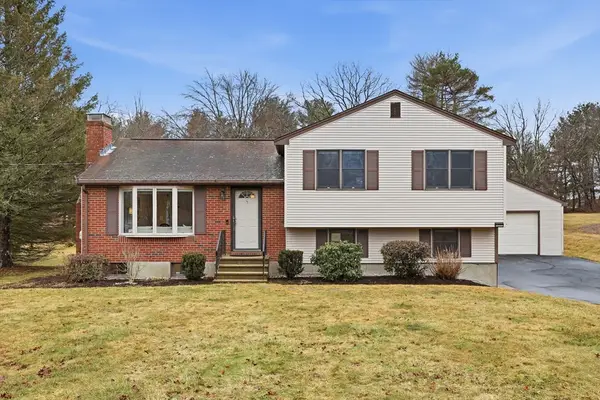 8 Wagon Wheel Dr, Bedford, MA 01730