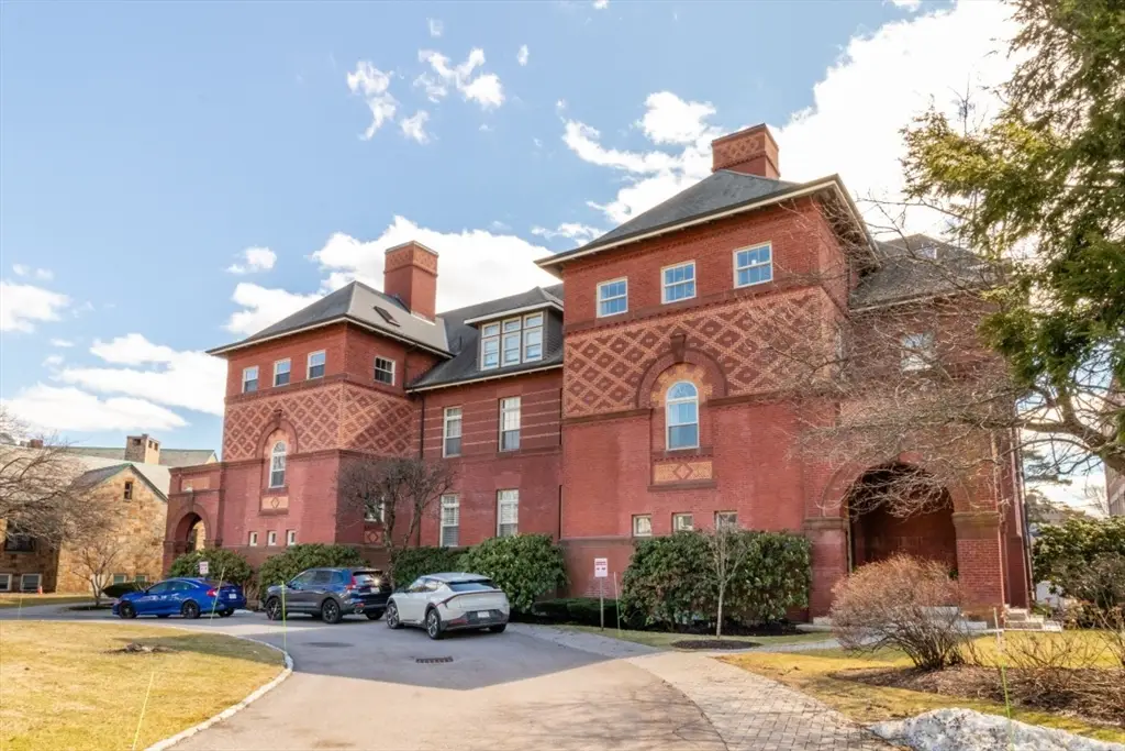 72 Lincoln St #13, Newton, MA 02461 - #1