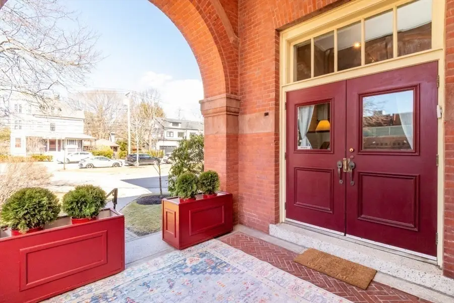 72 Lincoln St #13, Newton, MA 02461 - #3