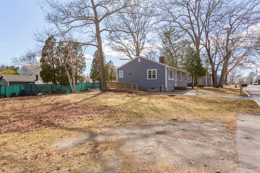 946 Thorndike St, New Bedford, MA 02745 - #3