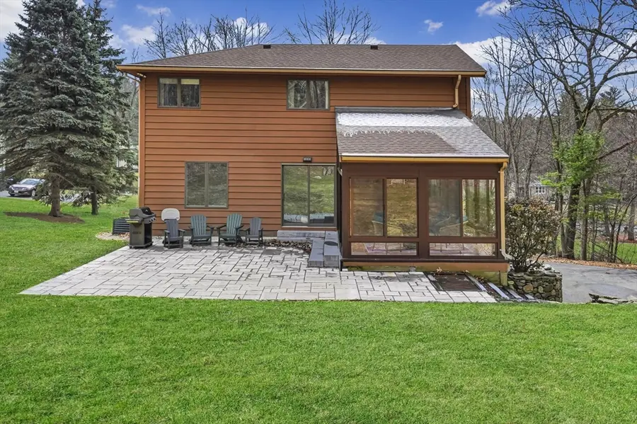 34 Grove St, Shrewsbury, MA 01545 - #3