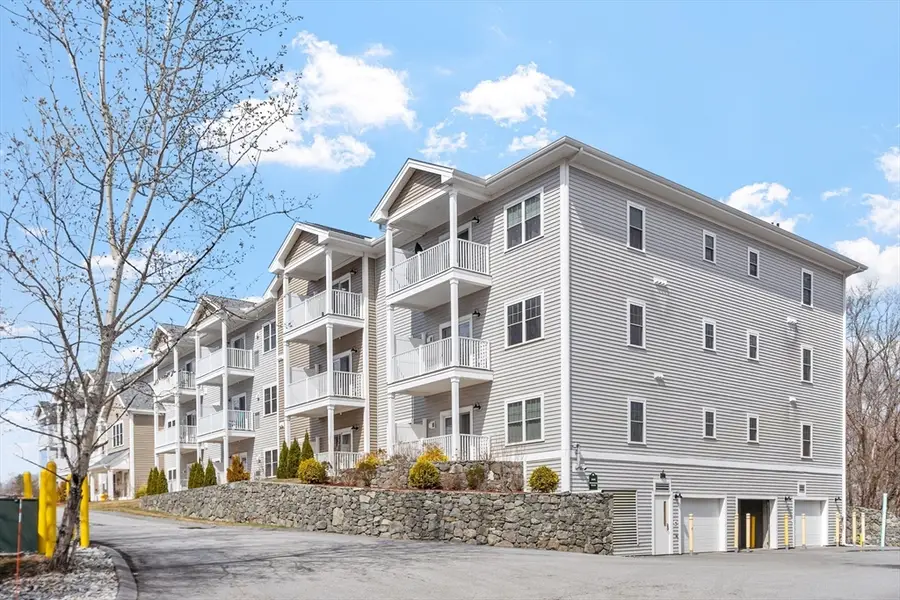 3213 Briarwood Vlg #3213, Clinton, MA 01510 - #3