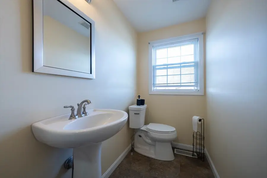 1017 Middlesex St #5, Lowell, MA 01851 - #3