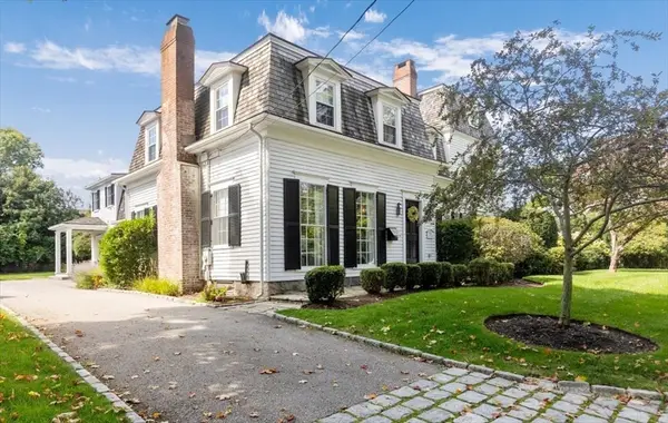 25 Irving St, Hingham, MA 02043