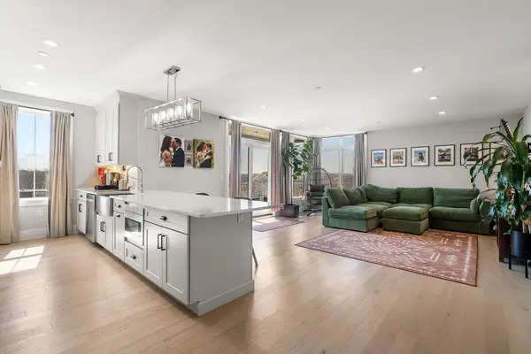 11 Oak Grove Ter #301, Quincy, MA 02169