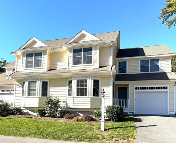 38 Hepatica Dr #36, North Andover, MA 01845
