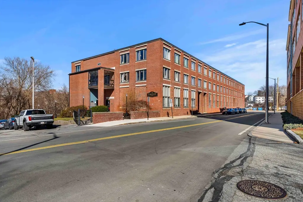 128 Warren St #15, Lowell, MA 01852 - #1