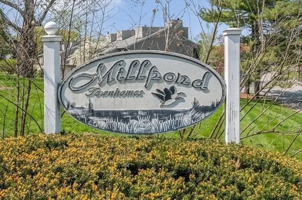 27 Mill Pond #27, North Andover, MA 01845