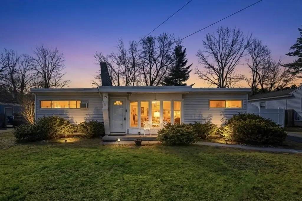 39 Groton St, Springfield, MA 01129 - #1