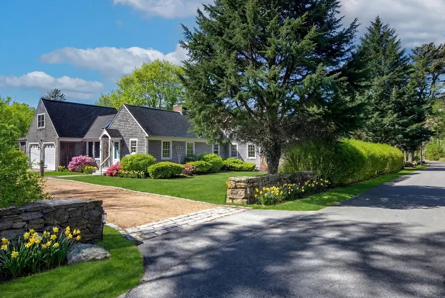 81 Aucoot Rd, Mattapoisett, MA 02739 - #2