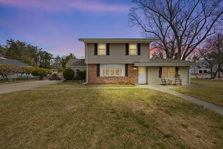 11 Margaret Rd, East Taunton, MA 02718 - #2