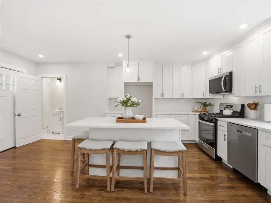 37 Stavely St, Lowell, MA 01852 - #2