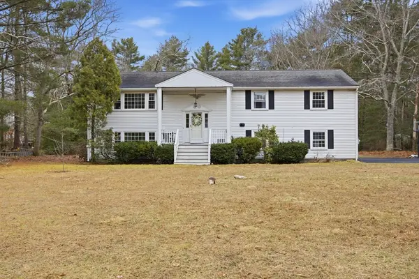 5 Constitution Dr, Plymouth, MA 02360