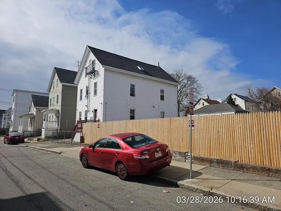 1427 Pleasant St, New Bedford, MA 02740 - #3