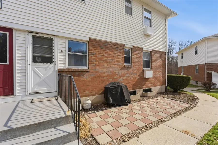 80 Colonial Cir #B, Chicopee, MA 01020 - #3