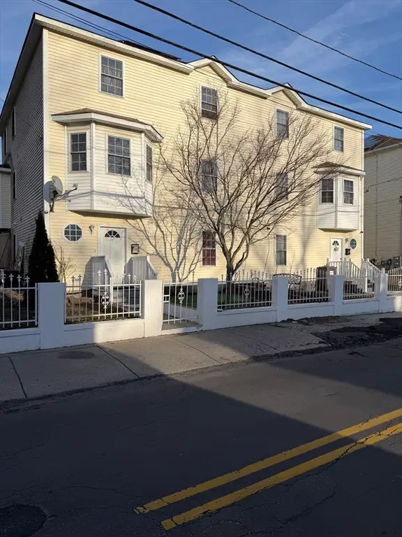 545 Hampshire St #545, Lawrence, MA 01841 - #2