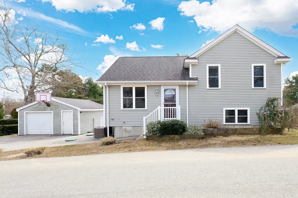 18 Russell St, Westport, MA 02790 - #1