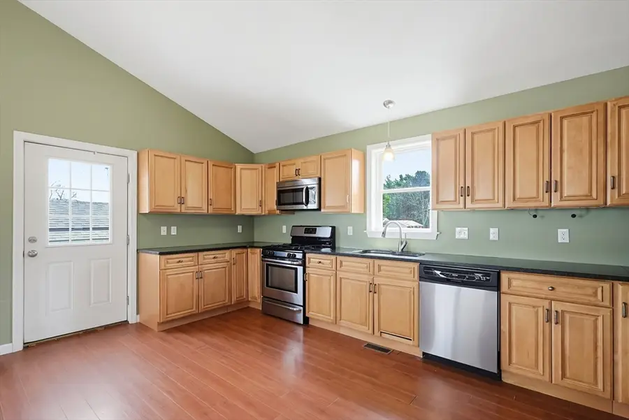 18 Russell St, Westport, MA 02790 - #2