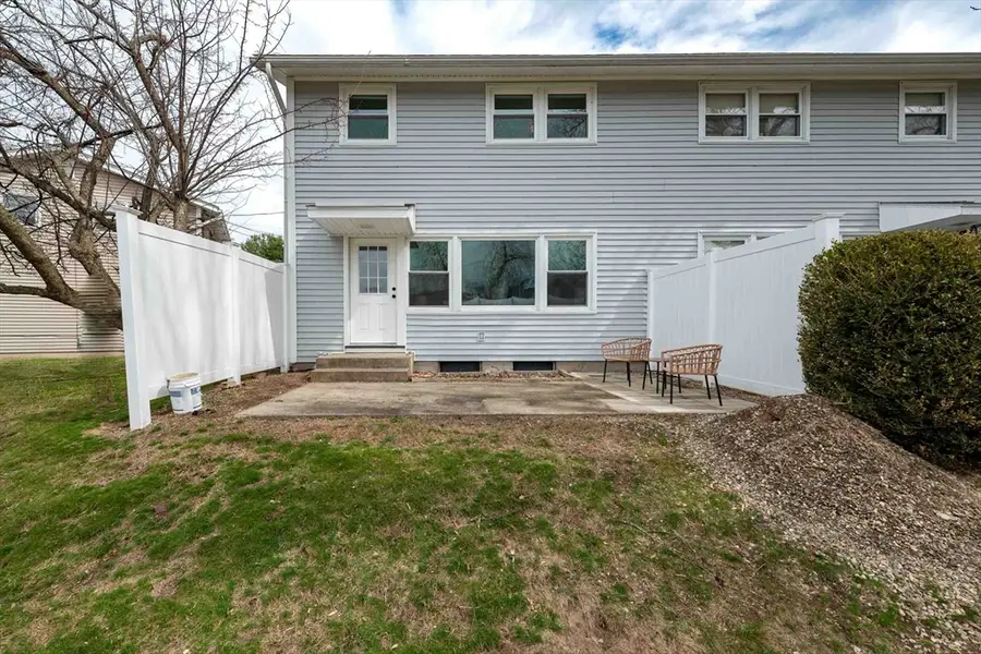 60 Honeysuckle Dr #60, Chicopee, MA 01022 - #3