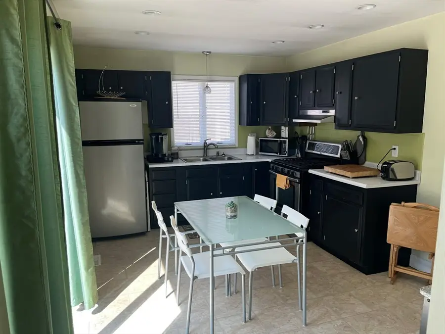 11 Mansfield St, New Bedford, MA 02746 - #2