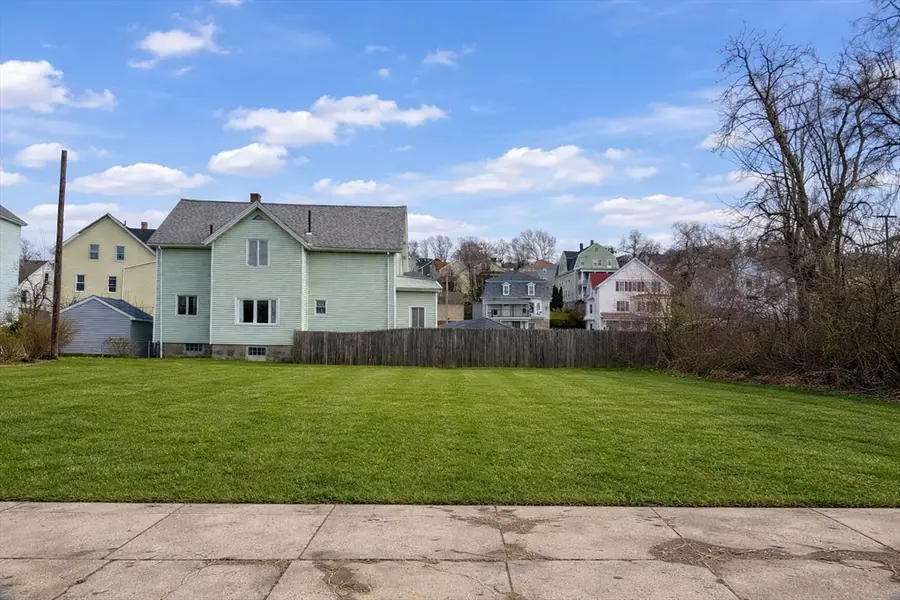 11 Dyer St, Fall River, MA 02720 - #2